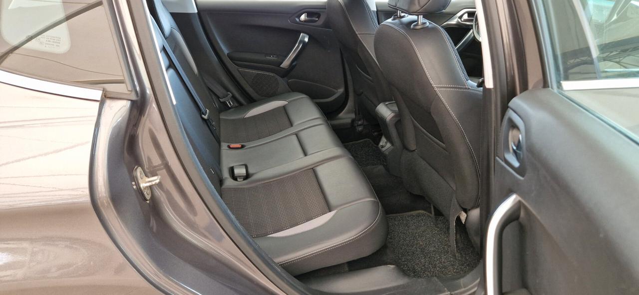 Peugeot 2008 BlueHDi 120cv Allure
