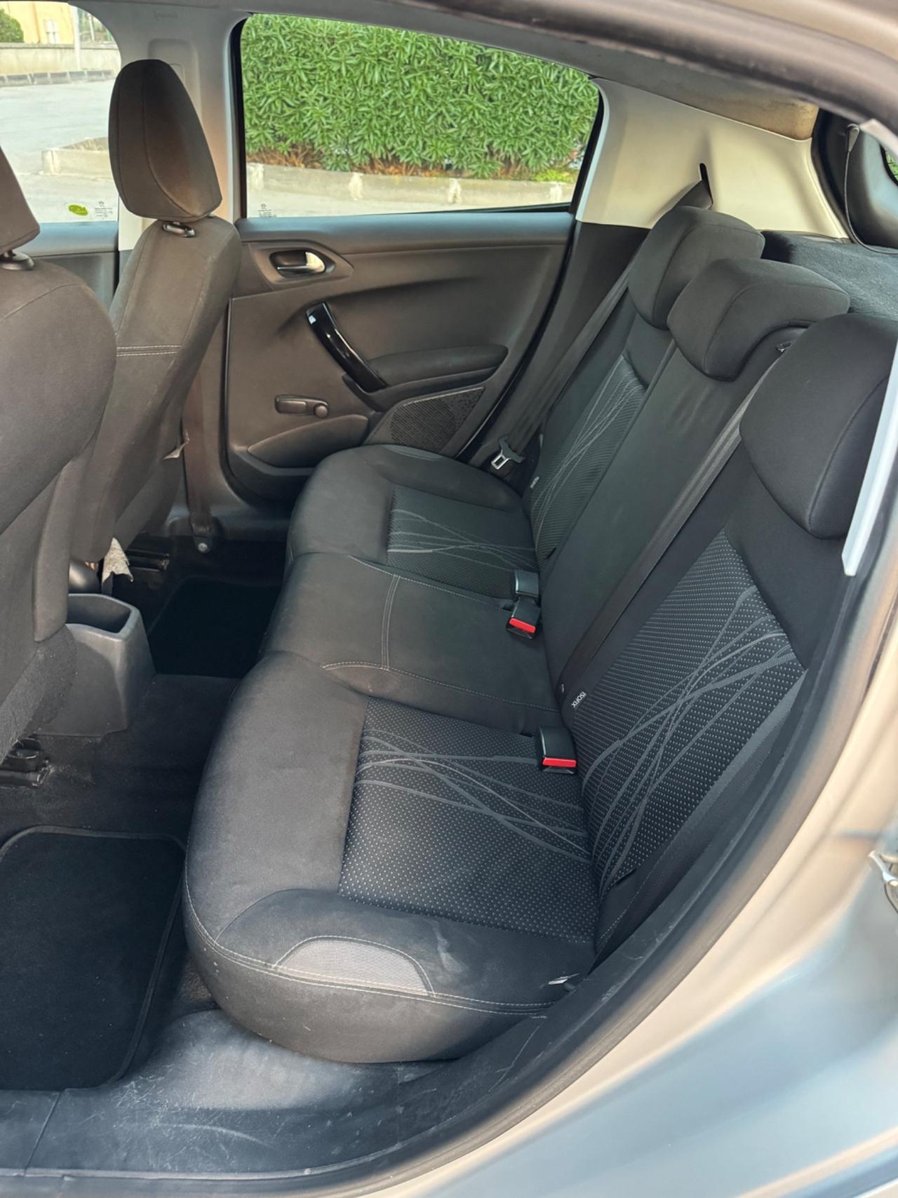 Peugeot 208 1.4 HDi LEGGI DESCRIZIONE