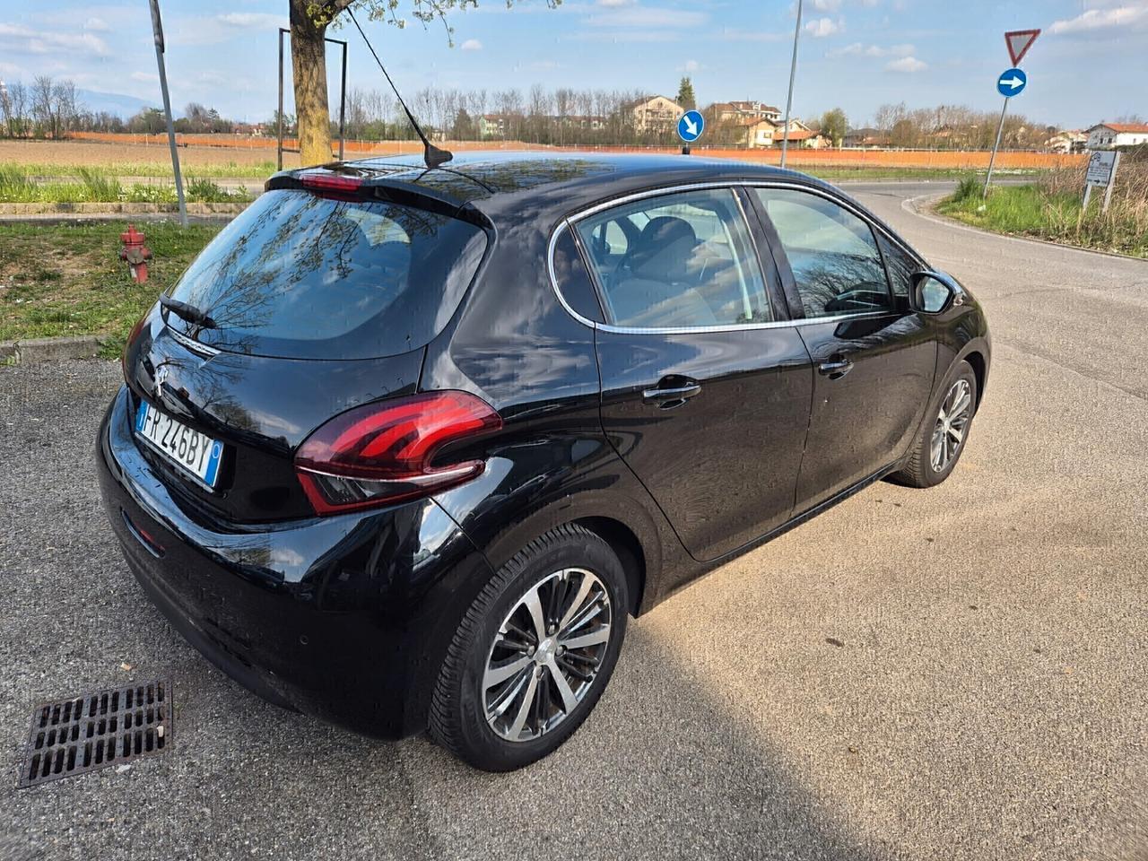 Peugeot 208 PureTech 82 5 porte Allure