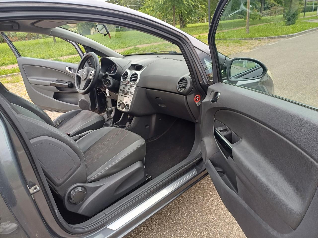 Opel Corsa 1.2 85CV 3 porte GPL-TECH b-color