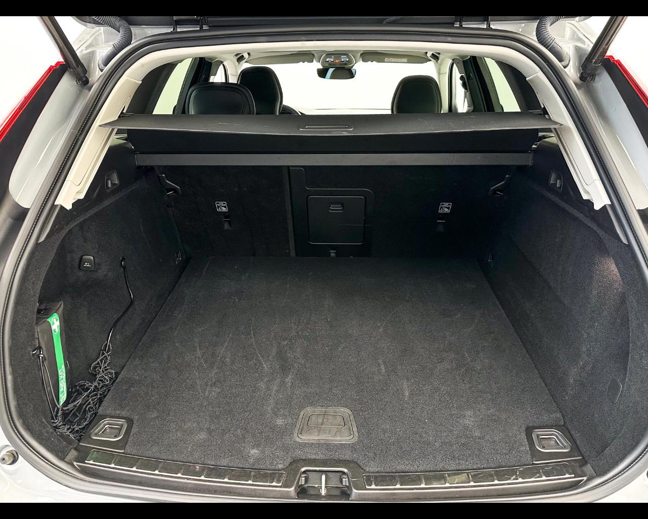 VOLVO XC60 B4 automatico Plus Dark