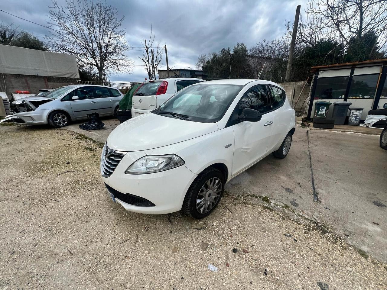 Lancia Ypsilon 0.9 TwinAir 85 CV 5 porte Metano Ecochic Gold PROBLEMI AL MOTORE