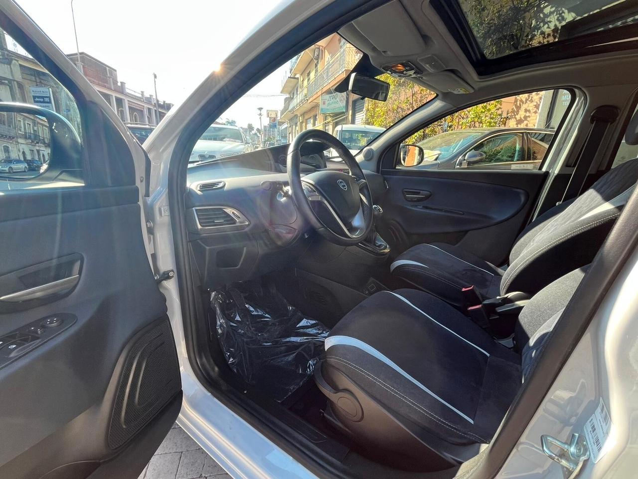 Lancia Ypsilon 1.3 MJT 16V 95 CV 5 porte S&S MYA TETTO APRIBILE