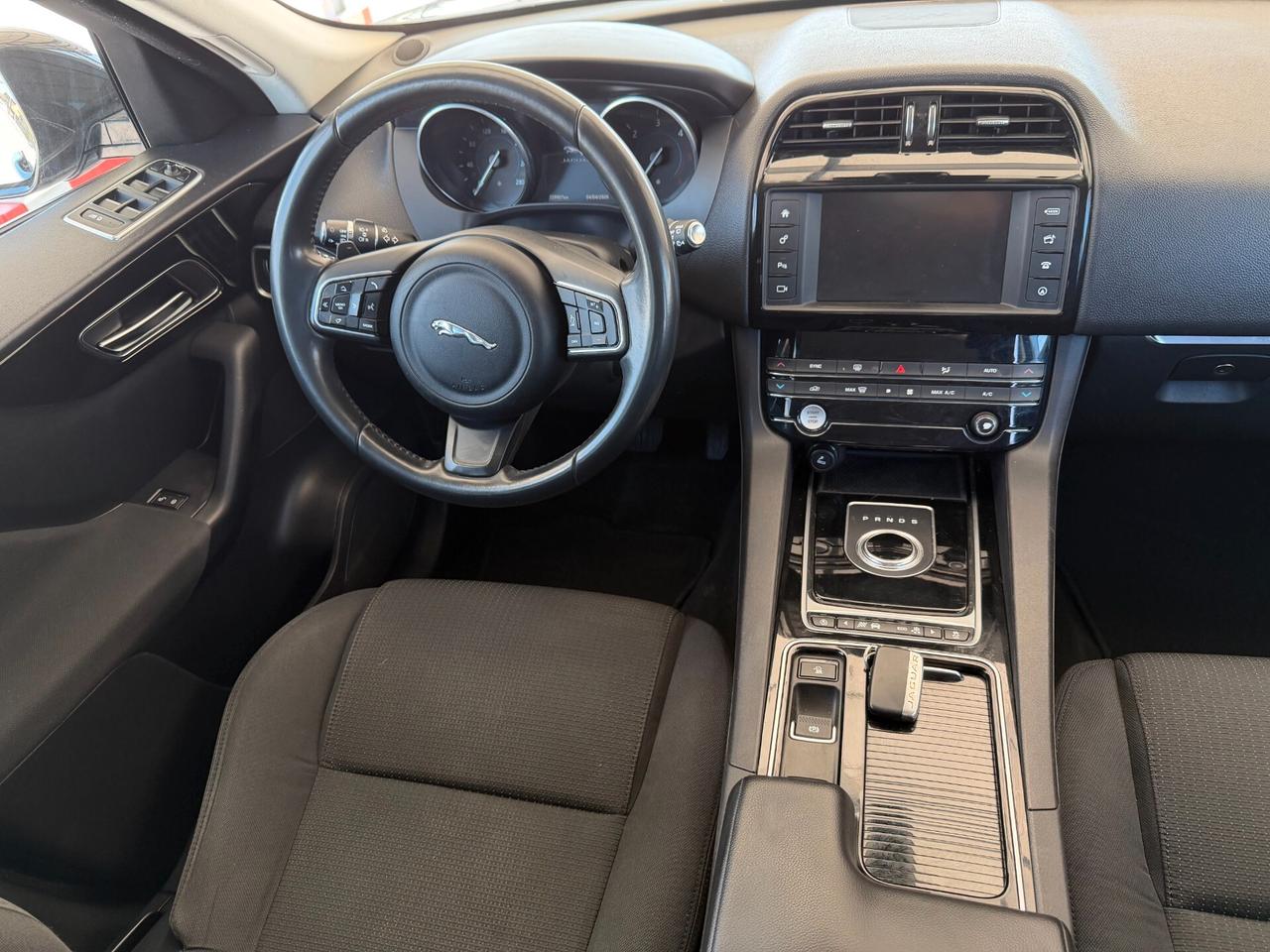 Jaguar F-Pace 2.0 D 180 CV AWD