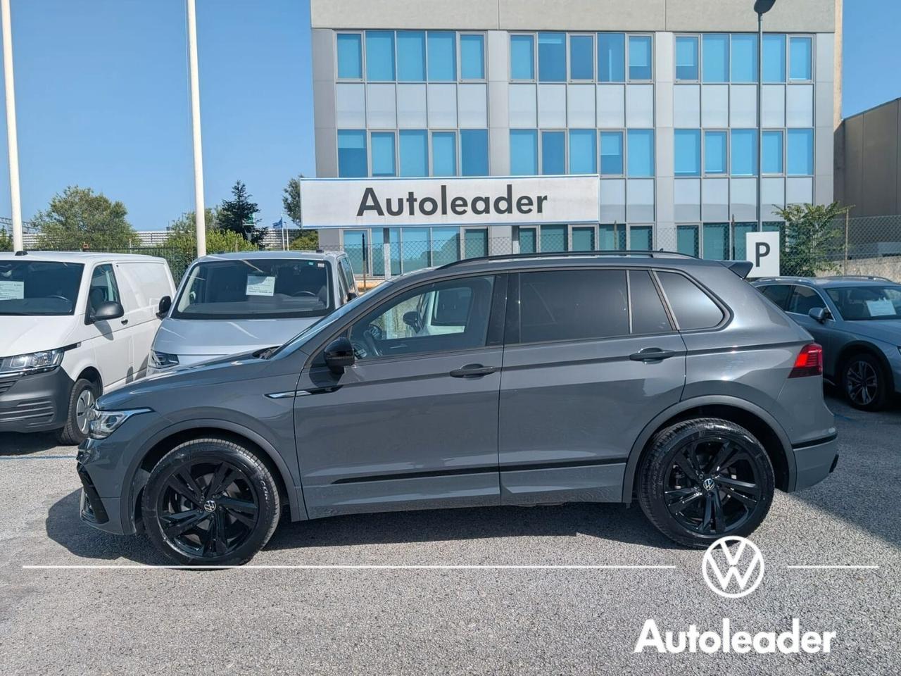 Volkswagen Tiguan R-Line 2.0 TDI 150 CV SCR DSG SOLO 27.000 Km
