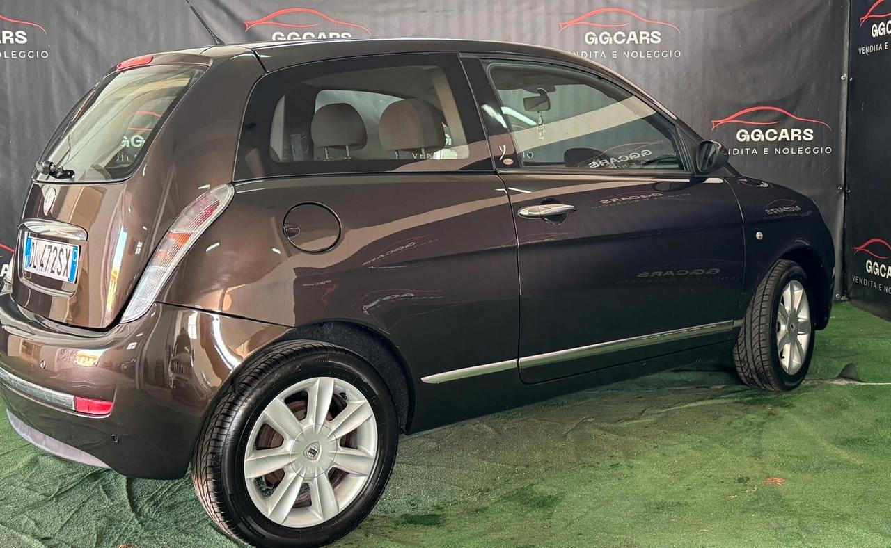 Lancia Ypsilon 1.3 MJT 75 CV Argento