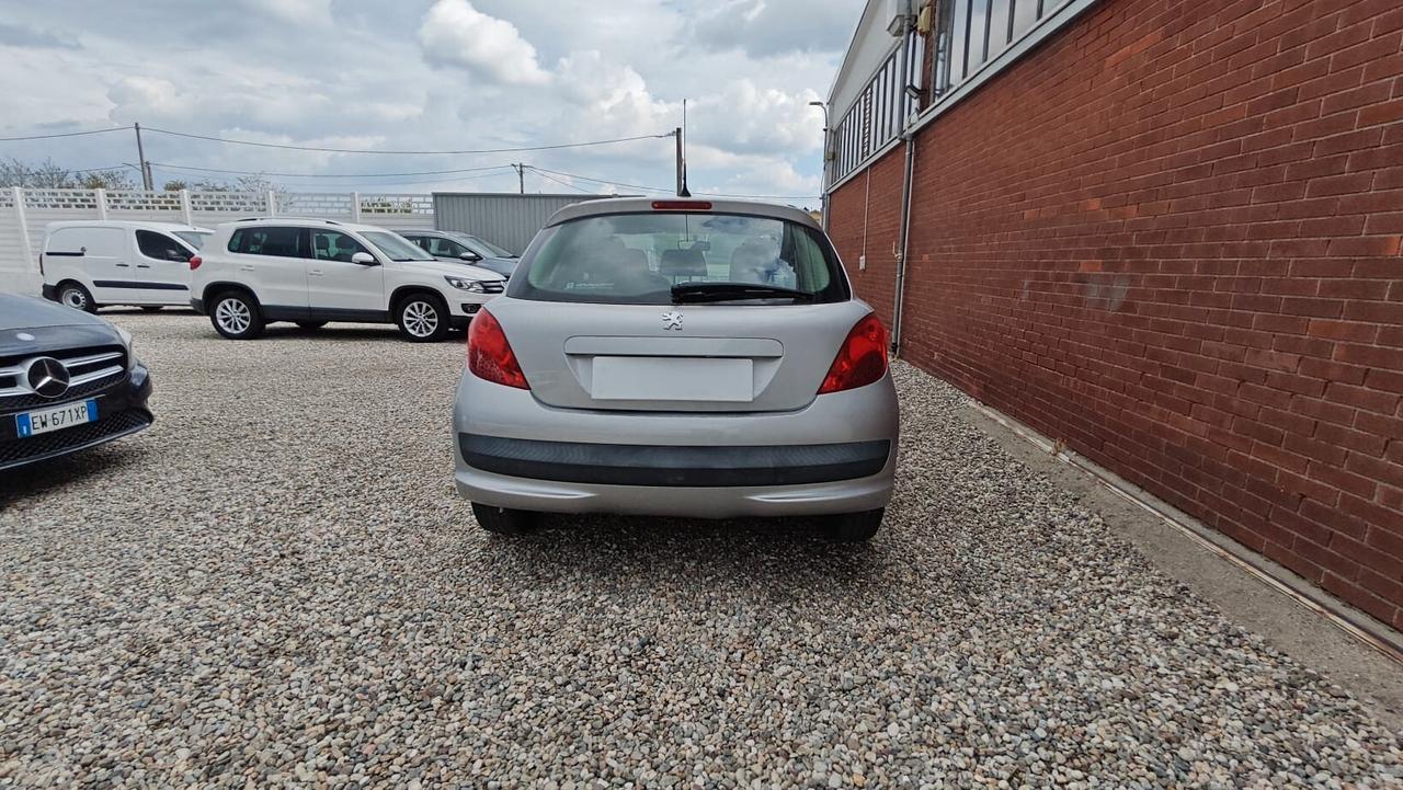 Peugeot 207 1.4 8V 75CV 5p. ONE Line