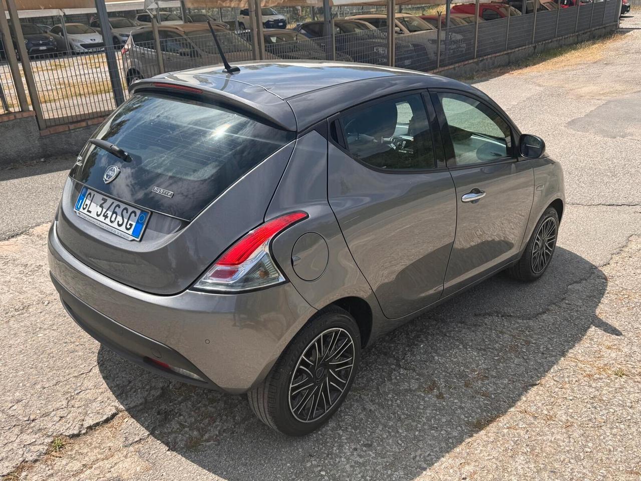 Lancia Ypsilon 1.0 FireFly 5 porte S&S Hybrid Silver Plus