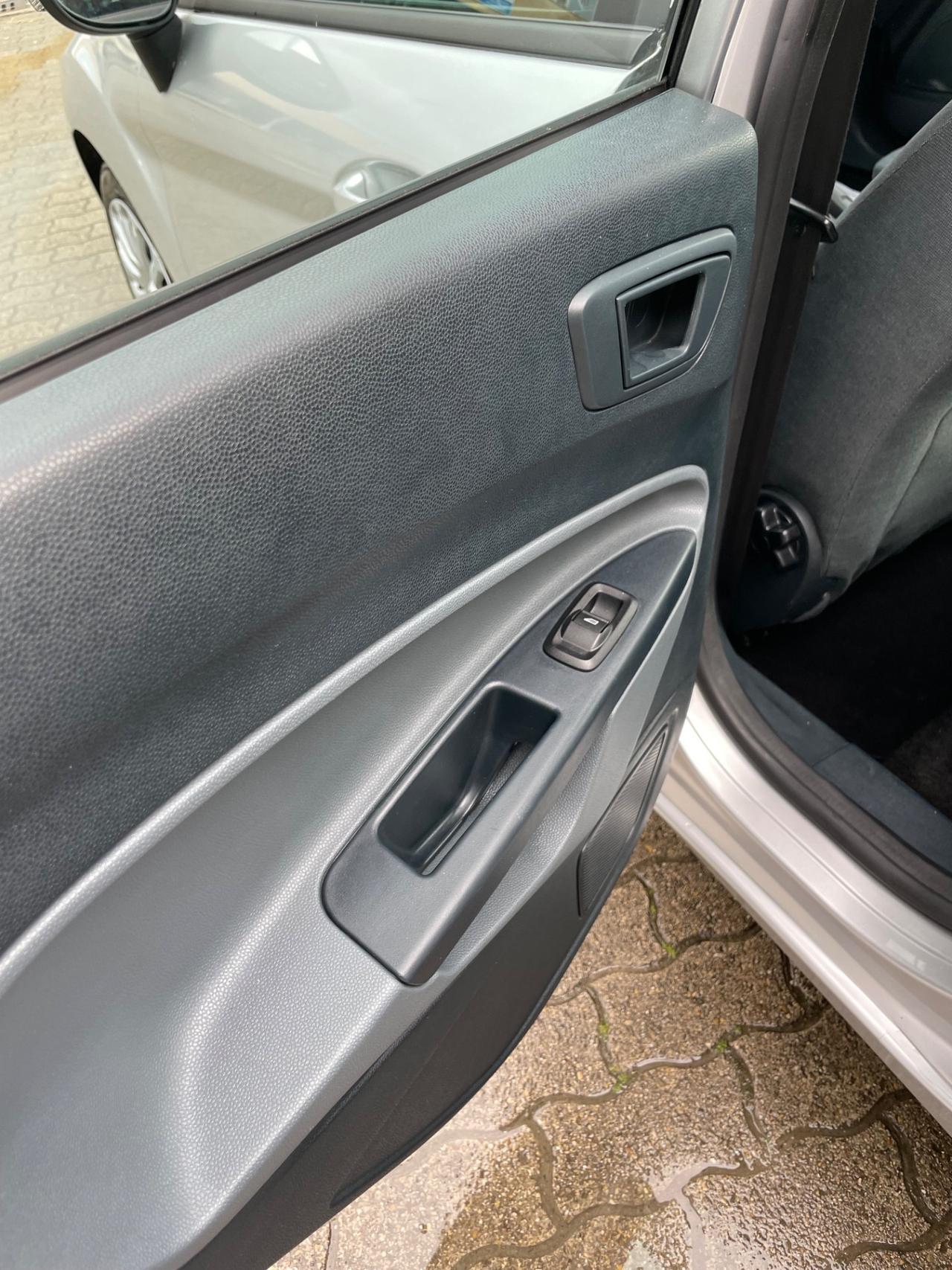 Ford Fiesta 1.4 TDCi 5p. Titanium