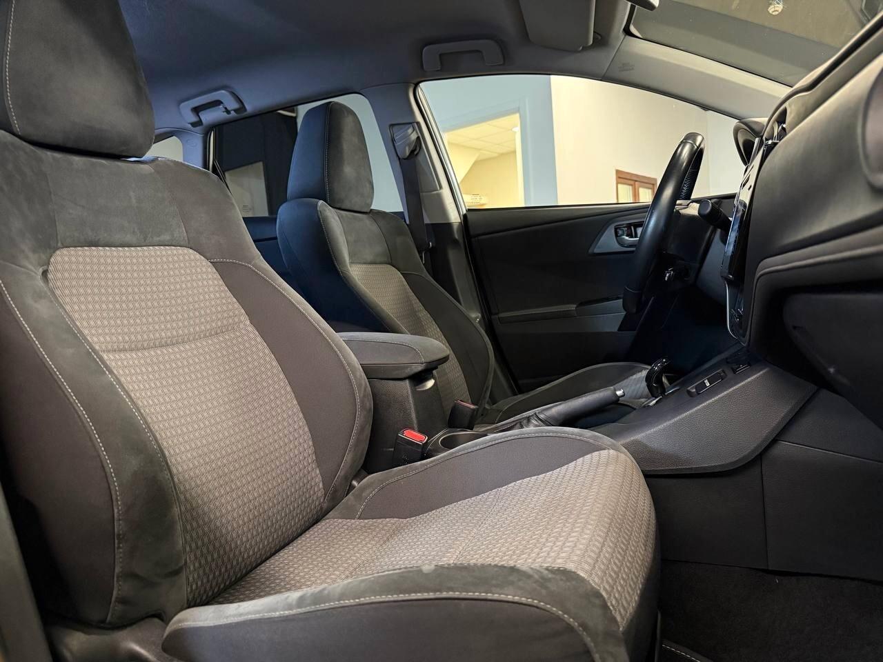 Toyota Auris 1.8 Hybrid Lounge