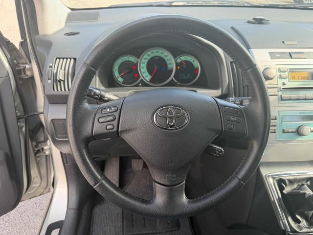 TOYOTA Corolla Verso 2.2 16V D-4D