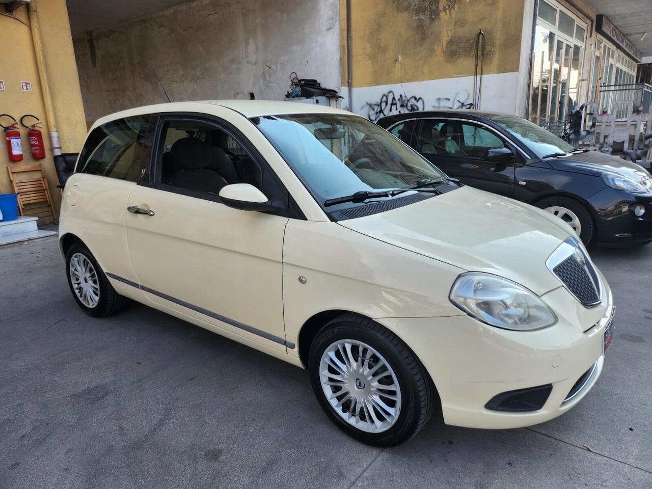 Lancia Ypsilon 1.2 Oro Bianco