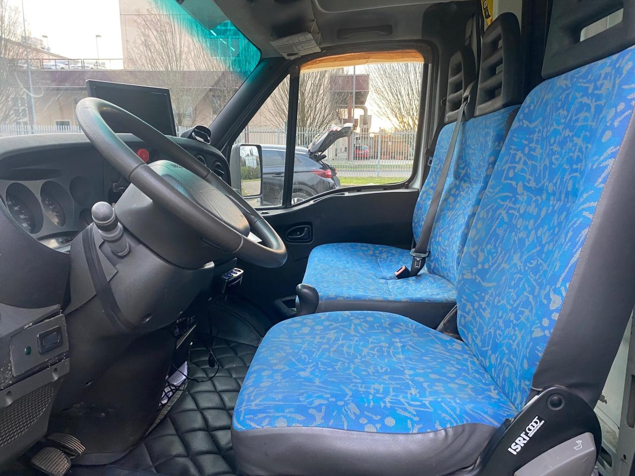 Iveco Daily 50 C11 trasporto per 3 cavalli patente B