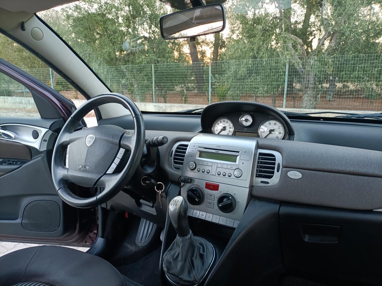 Lancia Ypsilon 1.3 MJT 75 CV Platino/tetto apribile