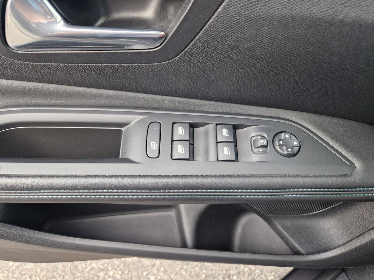 Peugeot 3008 1.5 130CV "67.200 km" AUTOMATICA, Carplay, Telecamera 360