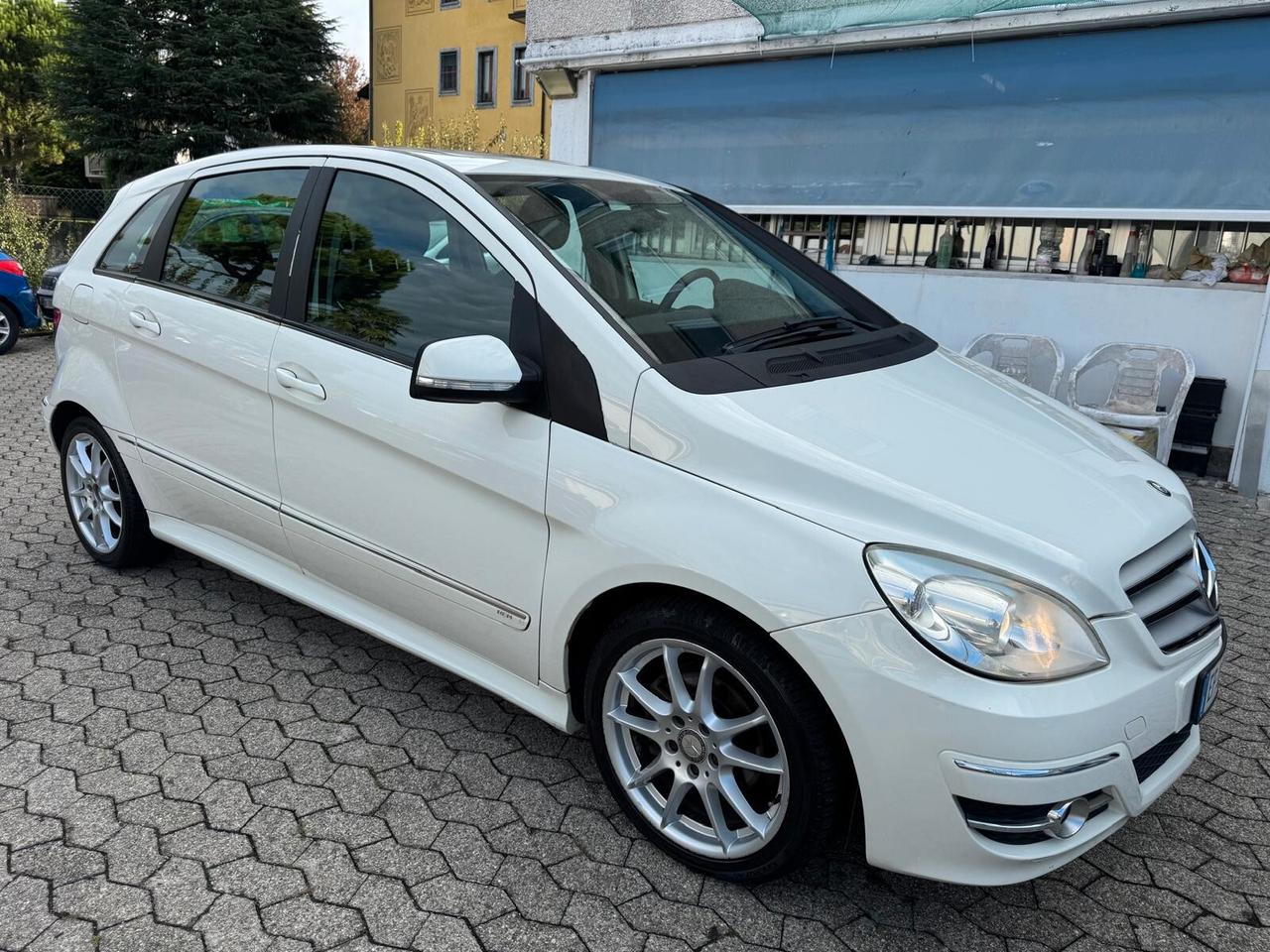 Mercedes-benz B 180 AUTOMATIC Premium