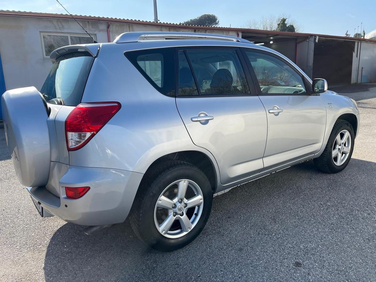 Toyota RAV 4 -2.2 D-4D-4x4- full-2006