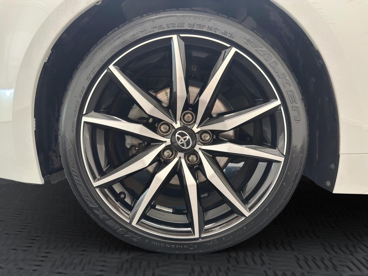 Toyota Corolla 1.8h GR Sport bi-tone auto
