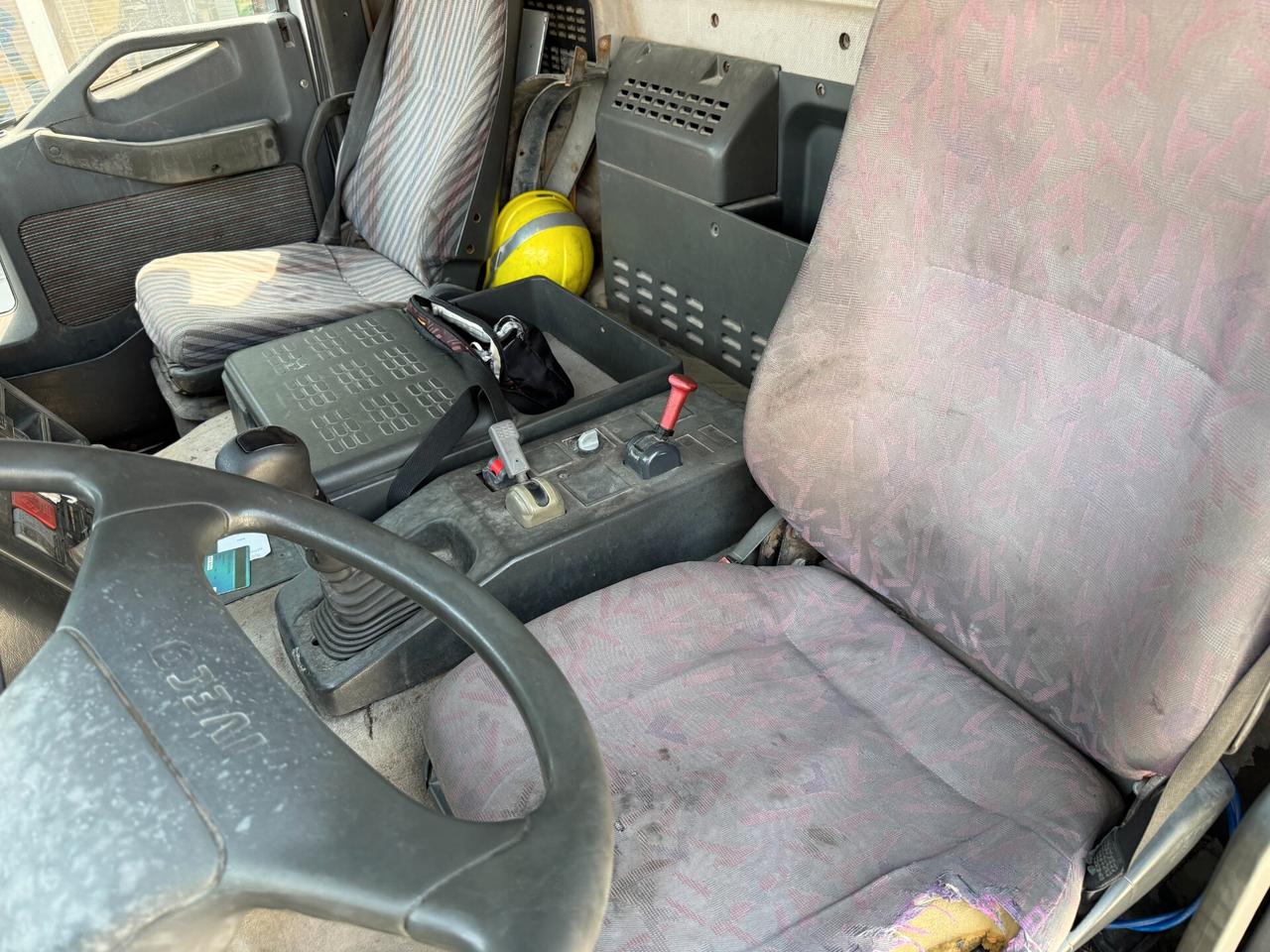 Iveco Eurotech 240E42 cassone fisso con rampe idrauliche e gru