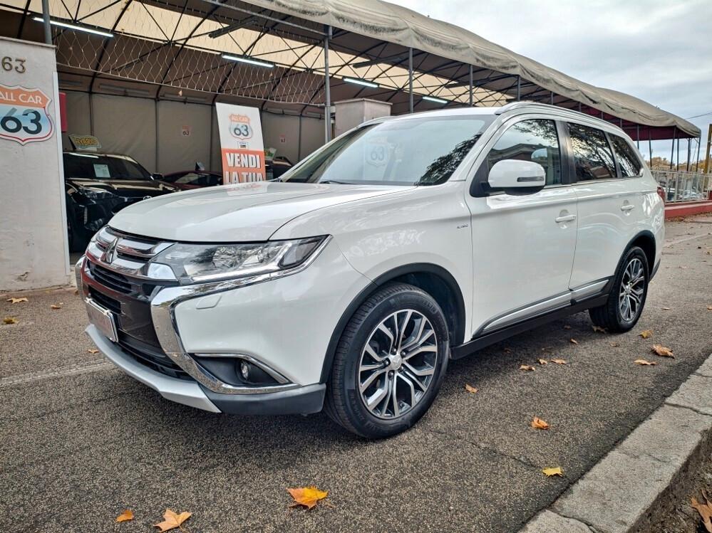 OUTLANDER 2.2 DI-D 4WD 7 POSTI AUTOMATICA EURO 6