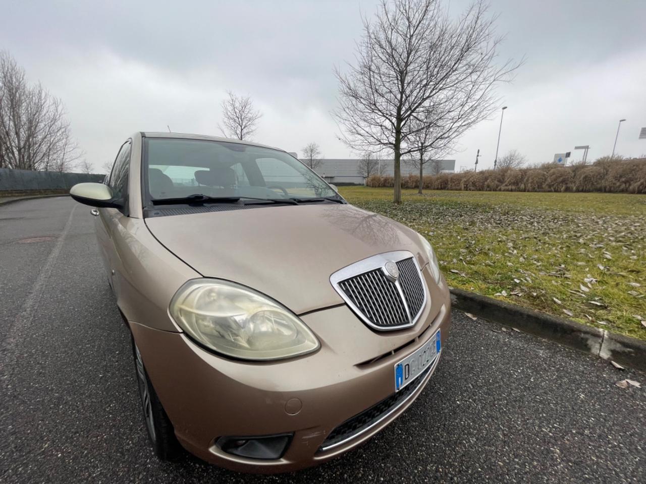 Lancia Ypsilon 1.3 MJT 90 CV Blue&Me