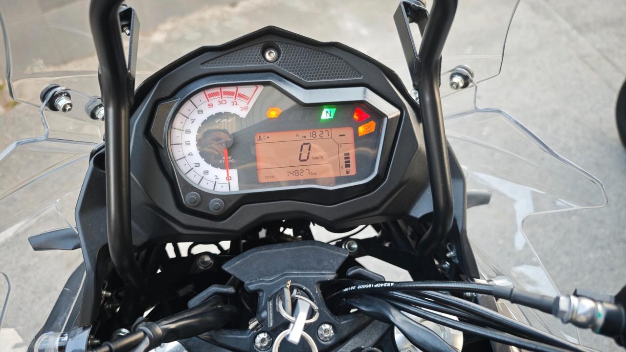 Pari a nuova Benelli TRK 502X 2024 ANCORA IN GARANZIA