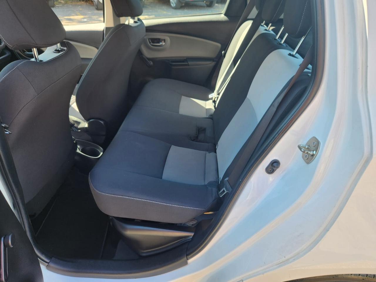 Toyota Yaris 1.5 Hybrid 5 porte Business garanzia permute finanziamenti