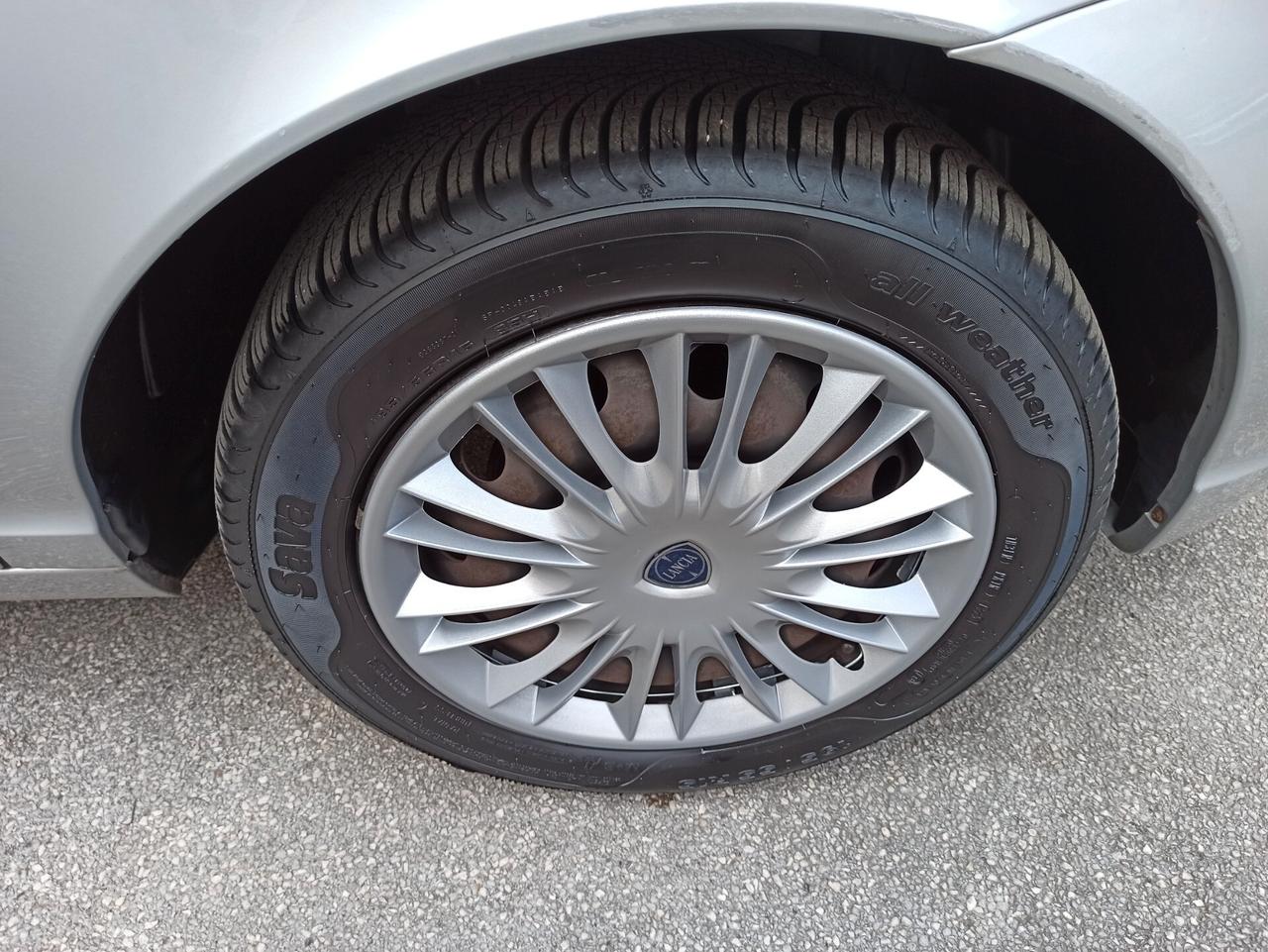 Lancia Ypsilon 1.2 8v Oro