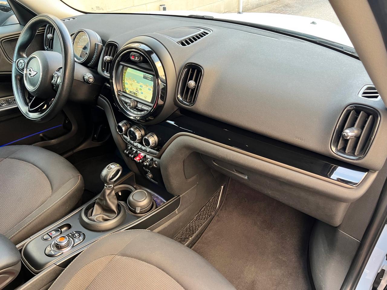 Mini Cooper D Countryman 2.0 Business all4 auto NAVI/LED/17;/LUCI