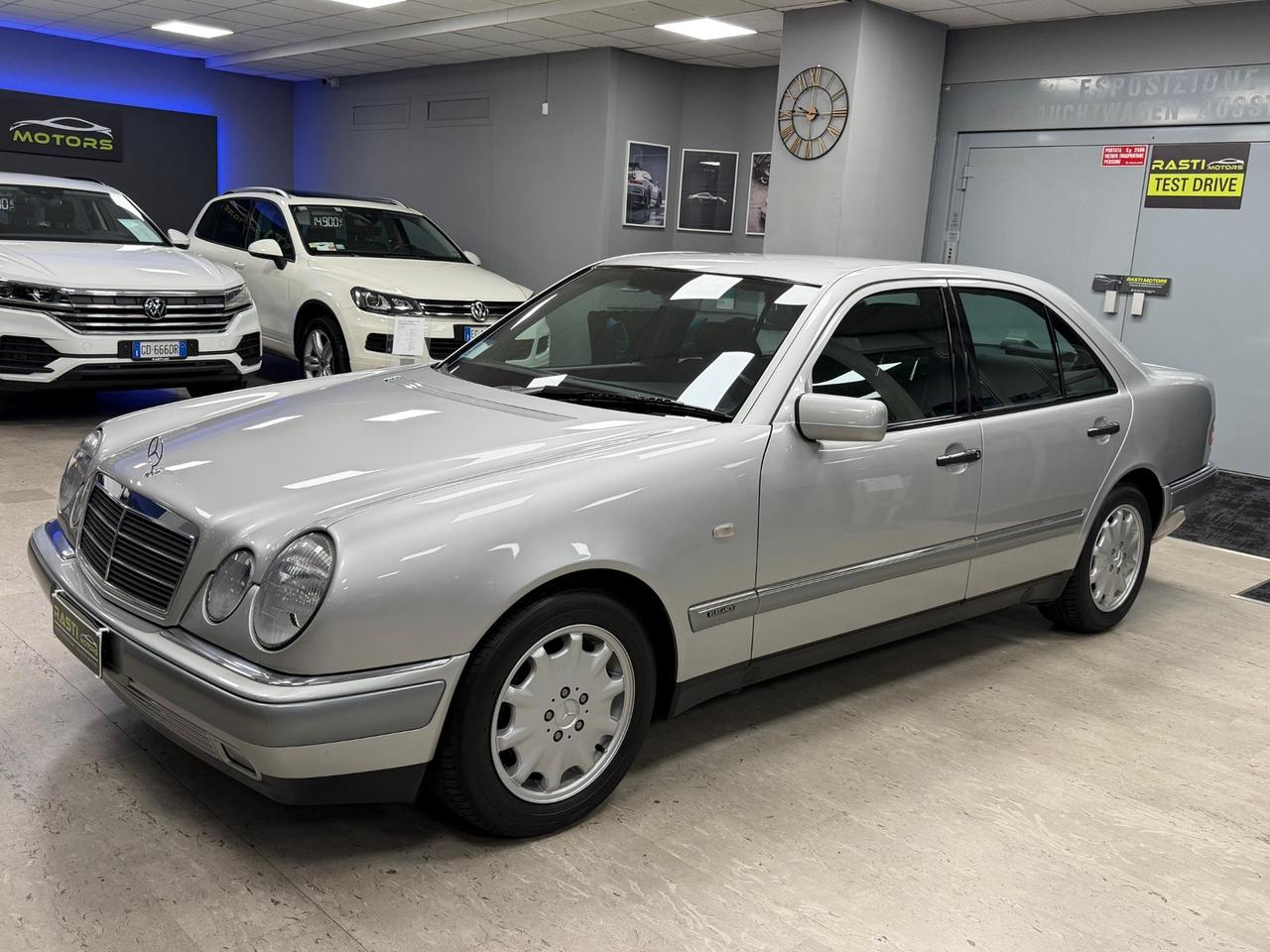 Mercedes-benz E 200 cat Elegance