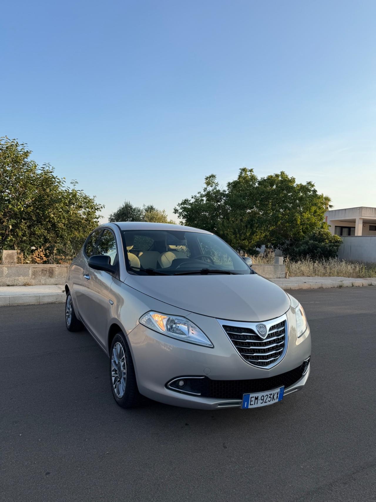 Lancia Ypsilon 1.2 69 CV 5 porte S&S Silver