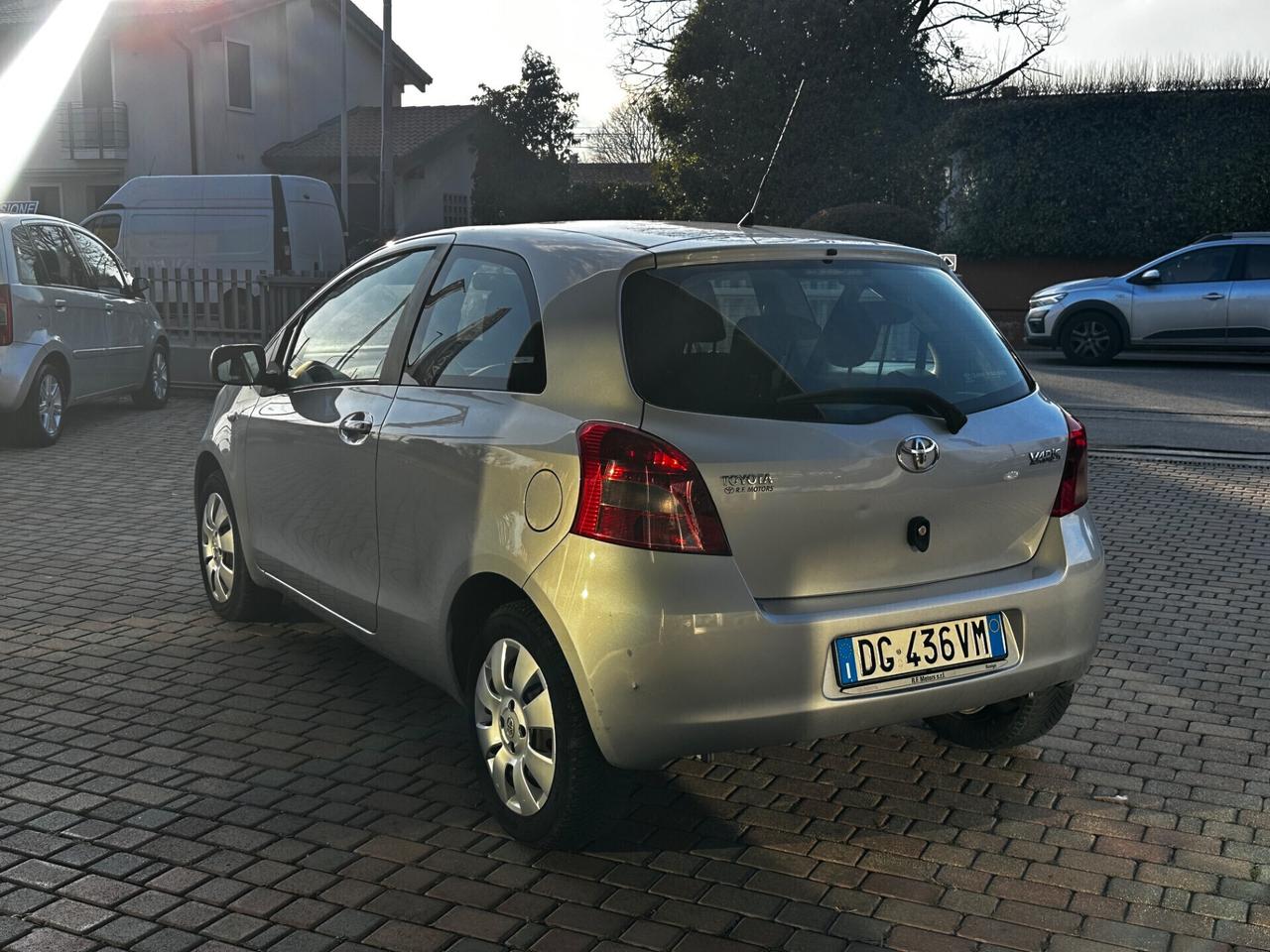 Toyota Yaris 3p 1.0 NEOPATENTATI 140.000 KM !!