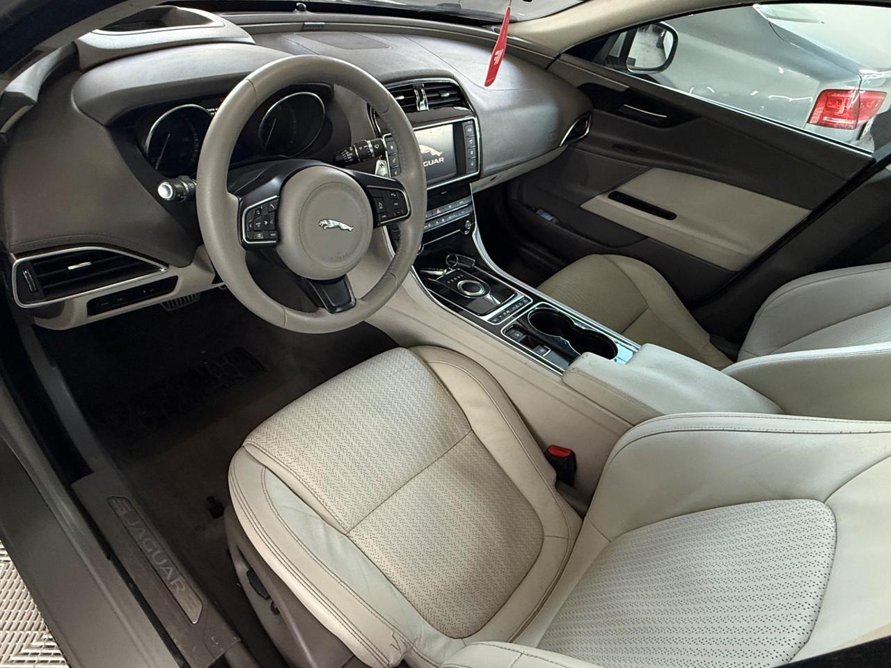 Jaguar XE 2.0 D 180 CV AWD aut. Prestige Business Edition