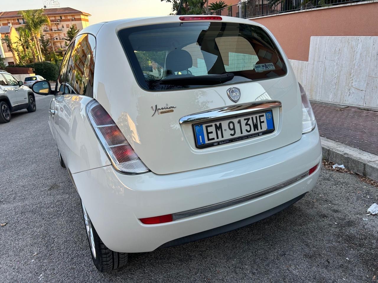 Lancia Ypsilon 1.3 MJT 75 CV Unyca