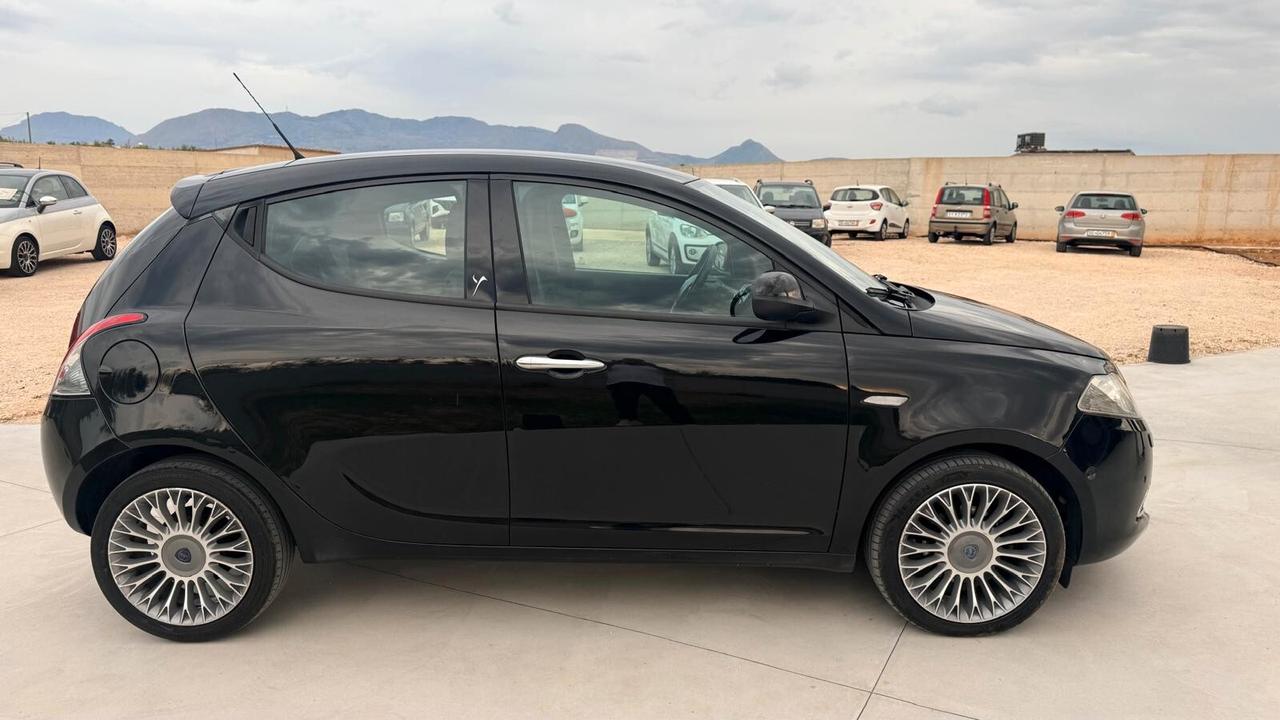 Lancia Ypsilon 1.3 MJT 16V 95 CV 5 porte S&S Silver