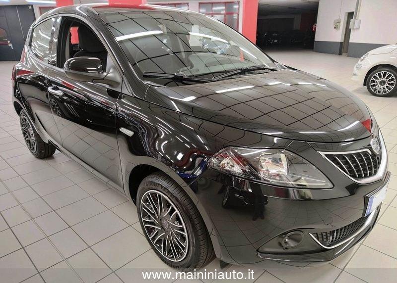 Lancia Ypsilon 1.0 Hybrid 70cv 5P Platino + Car Play m