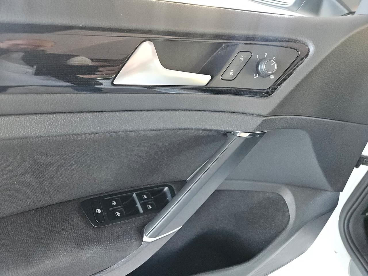 Volkswagen Golf 1.0 TSI 110 CV DSG Sound Edition