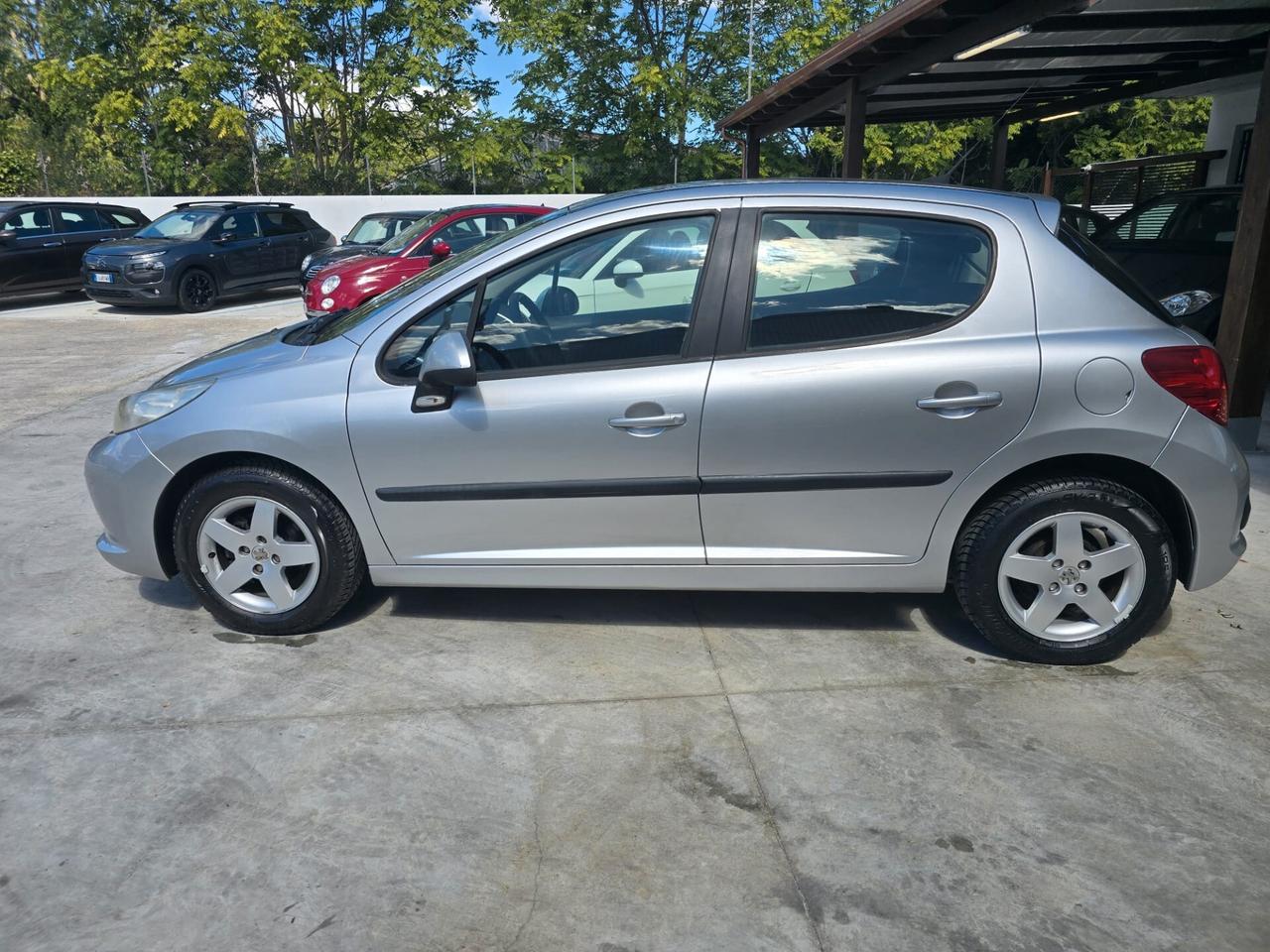 Peugeot 207 1.4 8V 75CV 5p. ONE Line
