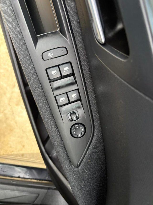 PEUGEOT 3008 BlueHDi 130 S&S EAT8