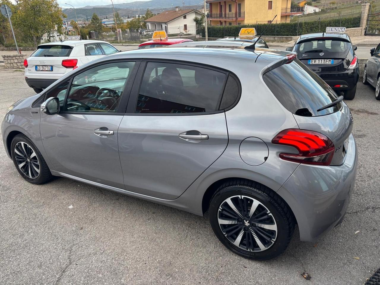 Peugeot 208 BlueHDi 100 S&S 5 porte Signature