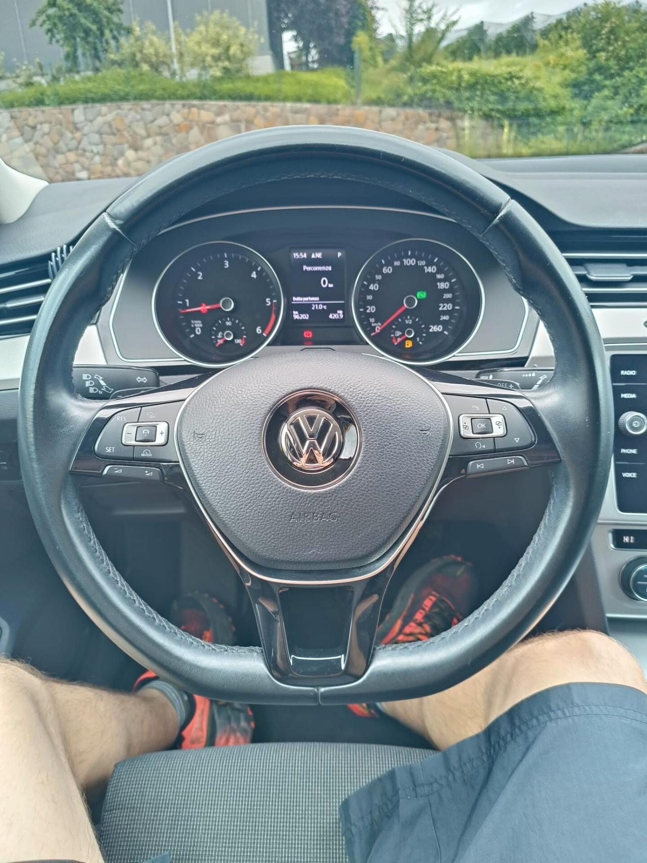 Volkswagen Passat Variant 1.6 TDI SCR DSG Business BMT
