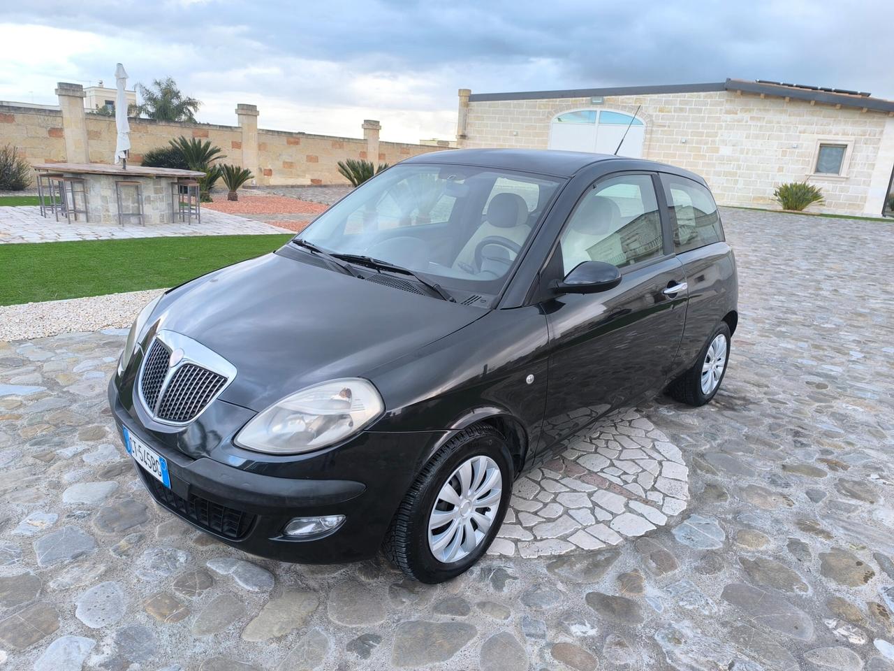 Lancia Ypsilon 1.2 perfetta km originali