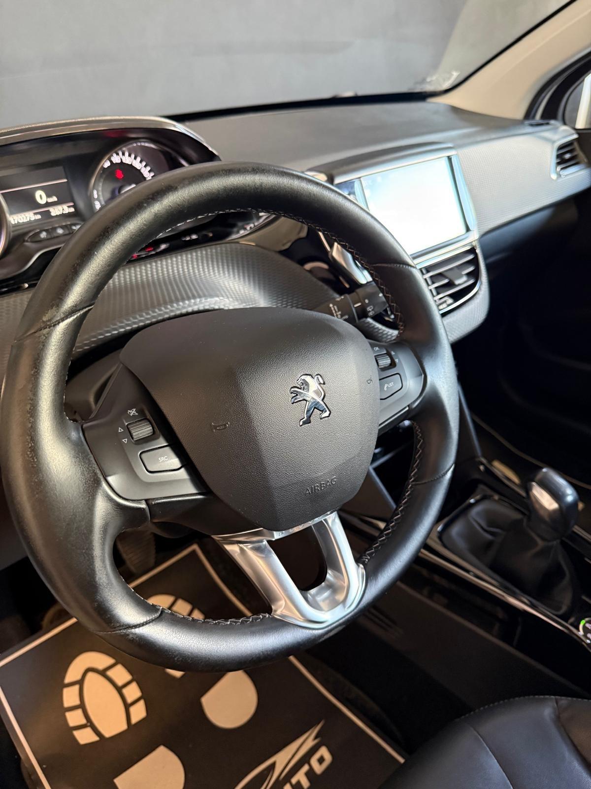 Peugeot 2008 BlueHDi 100 Allure