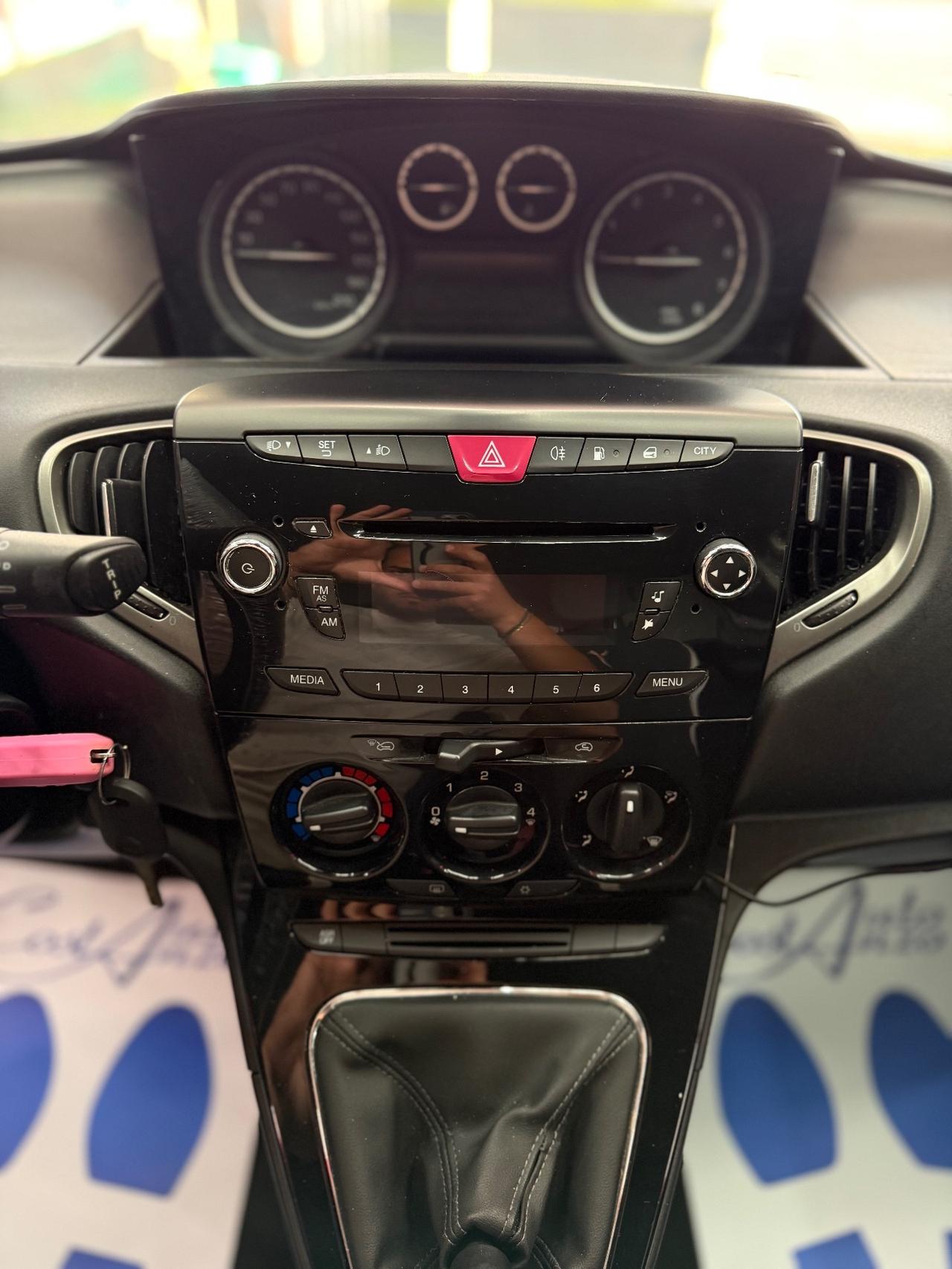 Lancia Ypsilon 0.9 TwinAir 85 cv Ecochic Gold 12/2014