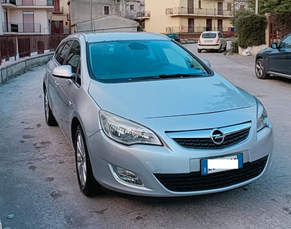 Opel Astra 1.7 CDTI 125CV Cosmo - 2011