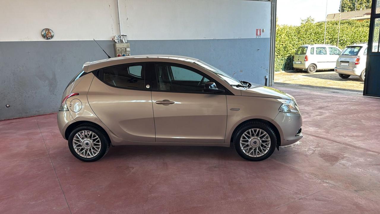 Lancia Ypsilon 1.2 69 CV 5 porte GPL Ecochic Silver