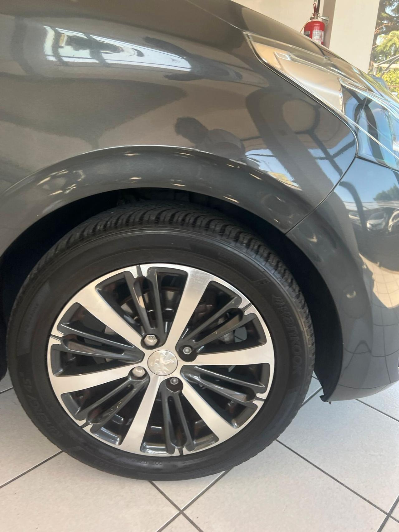 Peugeot 208 PureTech 82 5 porte Allure
