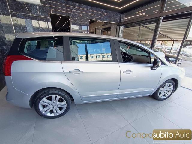 PEUGEOT 5008 1.6 HDi 7 POSTI