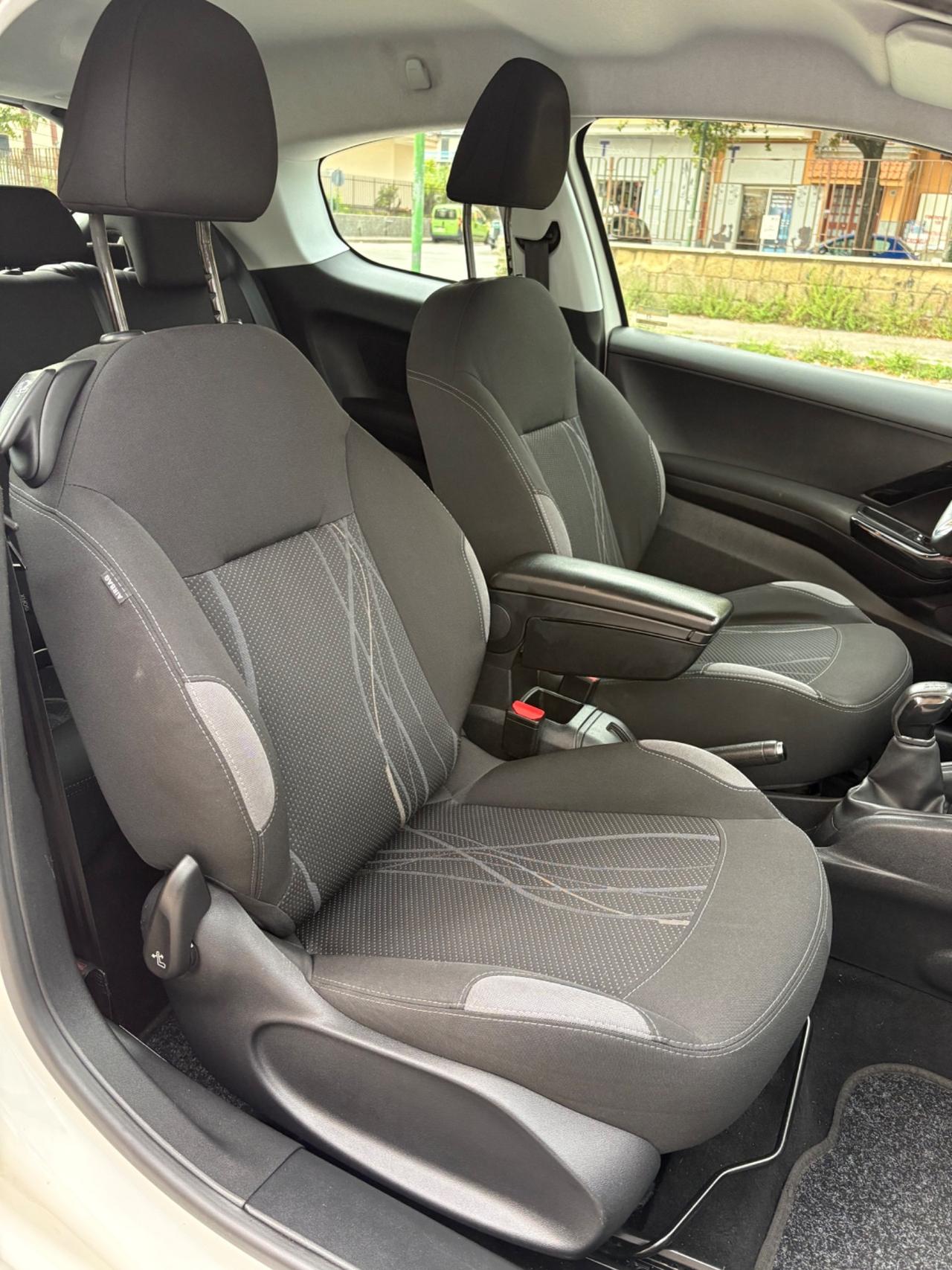 Peugeot 208 1.4 HDi 68 CV 99000km