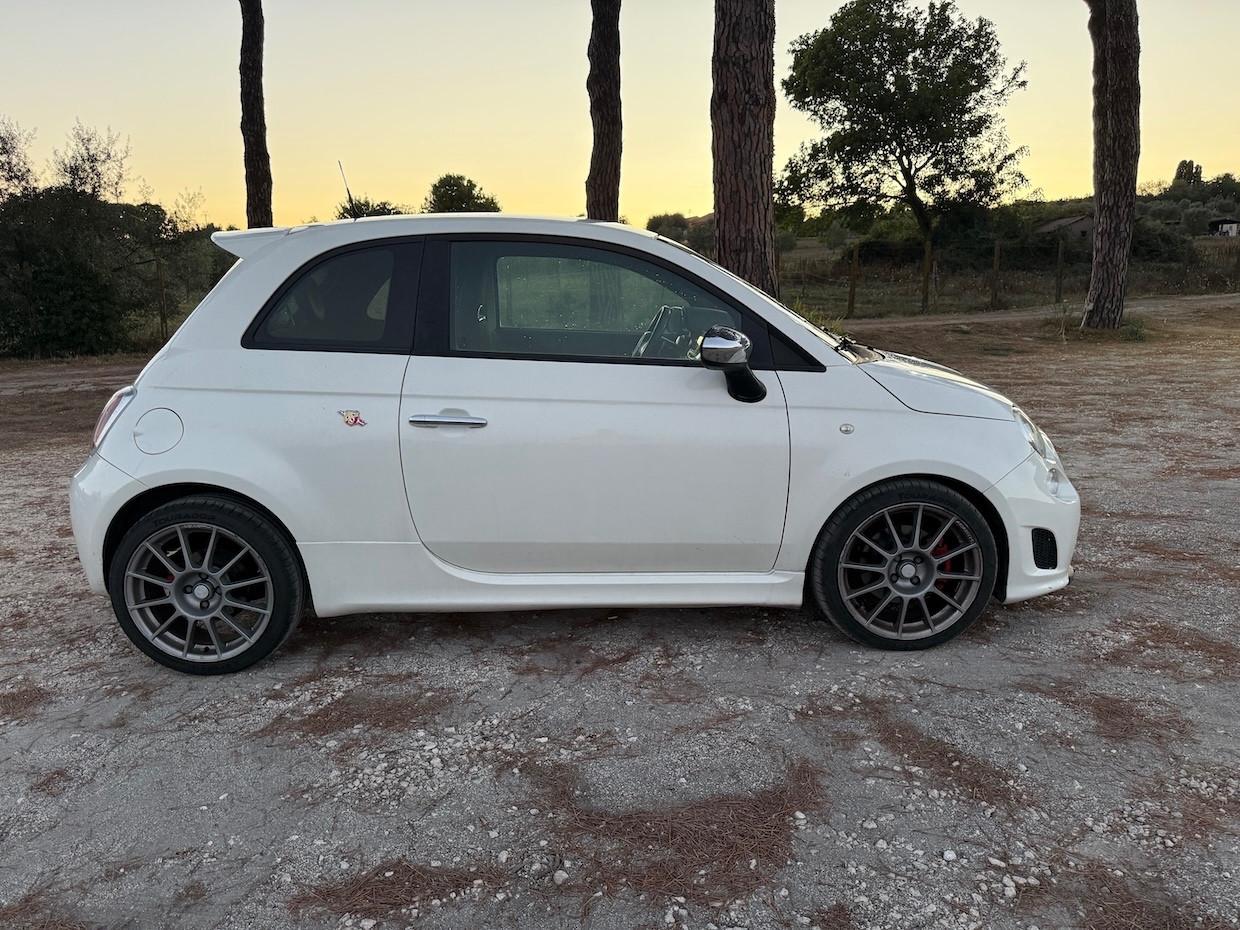 Abarth 500 1.4 Turbo T-Jet Custom